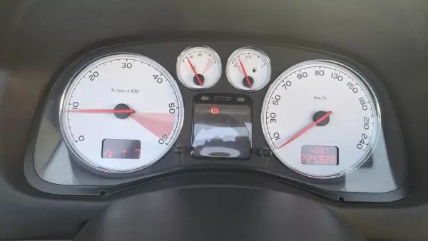 Peugeot 307 CC 2006 - 6490 EUR, 225826 km - AUTO.MOTO.pt - 225826km - foto 43 de 50
