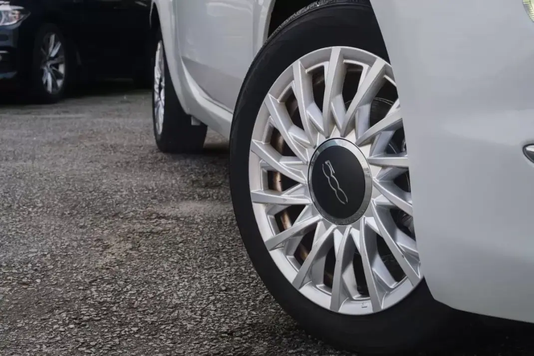 Fiat 500 2021 - 9999 EUR, 108000 km - AUTO.MOTO.pt - 108000km - foto 5 de 28