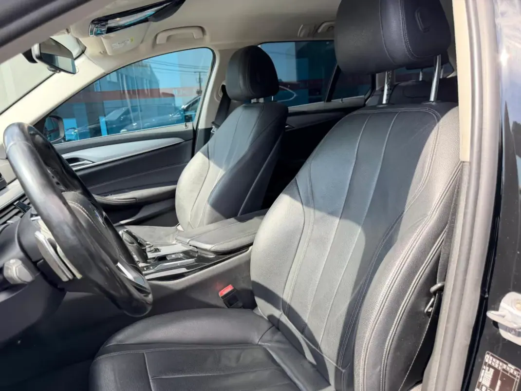 BMW 520 2017 - 21900 EUR, 217000 km - AUTO.MOTO.pt - 217000km - foto 9 de 12