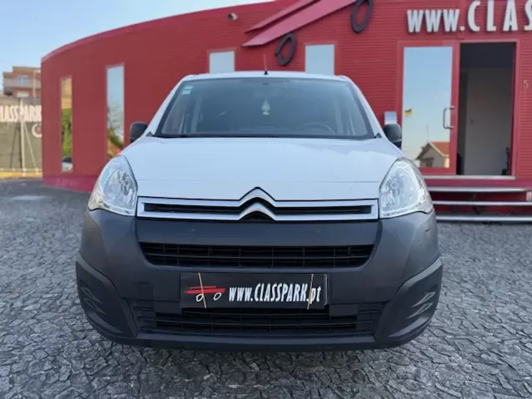 Citroën Berlingo 2017 - 9900 EUR, 176000 km - AUTO.MOTO.pt - 176000km - foto 4 de 10