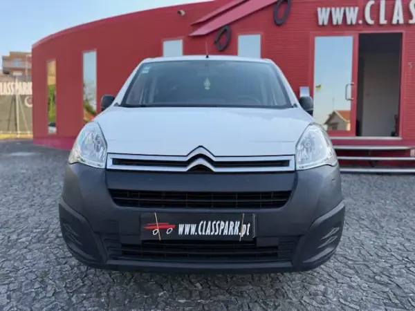 Citroën Berlingo 2017 - 11900 EUR, 176000 km - AUTO.MOTO.pt - 176000km - foto 4 de 10