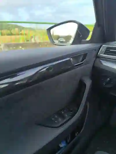 Skoda Superb 2018 - 21990 EUR, 100000 km - AUTO.MOTO.pt - 100000km - foto 7 de 15