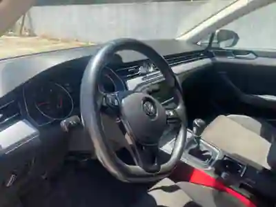 Volkswagen Passat 2017 - 15000 EUR, 123000 km - 123000km - foto 8 de 12