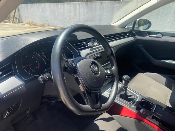 Volkswagen Passat 2017 - 15000 EUR, 123000 km - 123000km - foto 8 de 12