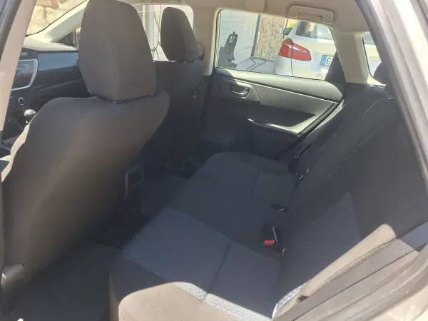 Toyota Auris Touring Sports 2014 - 9920 EUR, 222597 km - AUTO.MOTO.pt - 222597km - foto 7 de 14