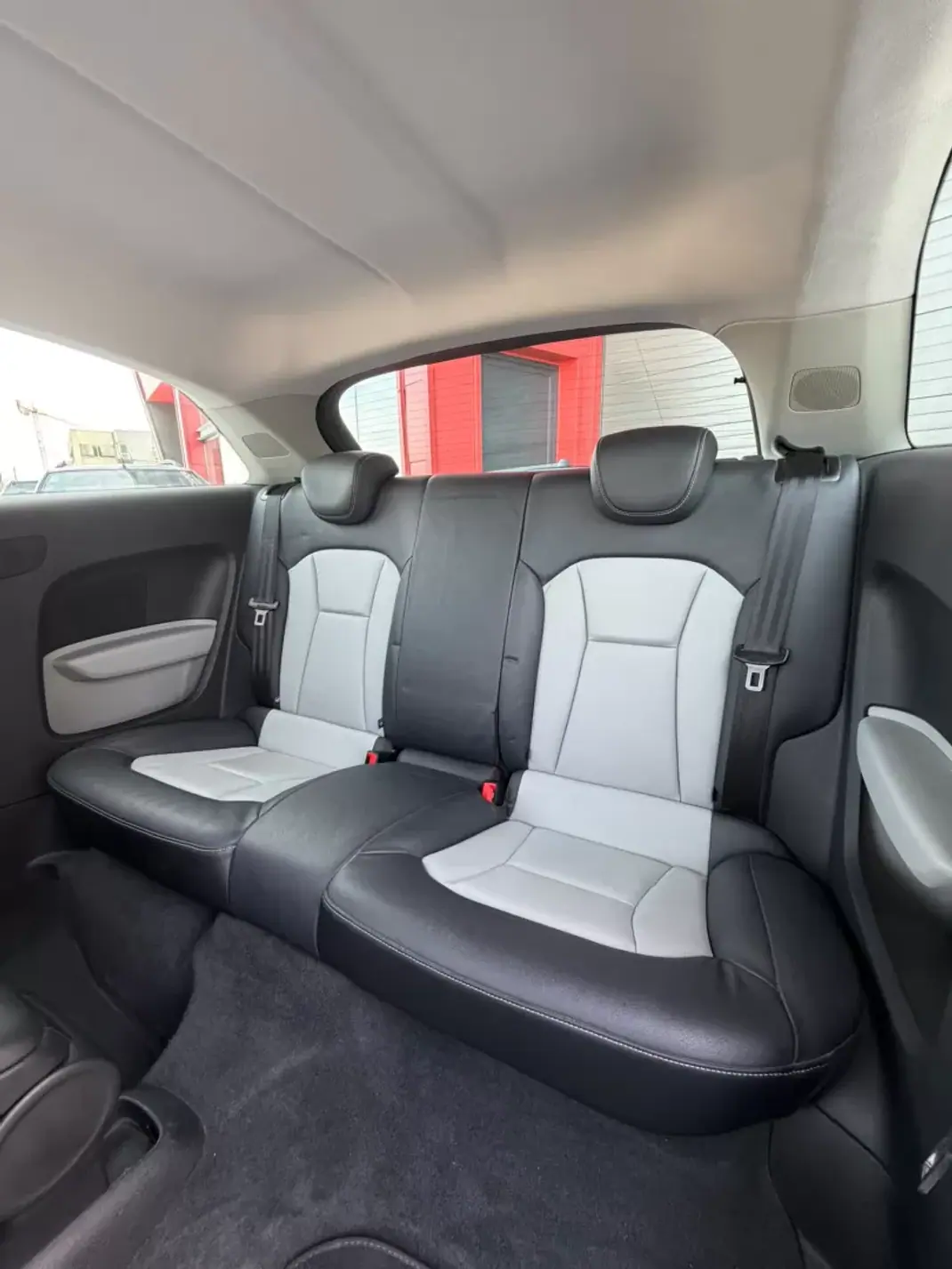 Audi A1 2012 - 10000 EUR, 252568 km - 252568km - foto 14 de 17