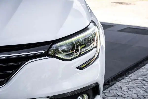 Renault Mégane 2019 - 9870 EUR, 301536 km - AUTO.MOTO.pt - 301536km - foto 8 de 38