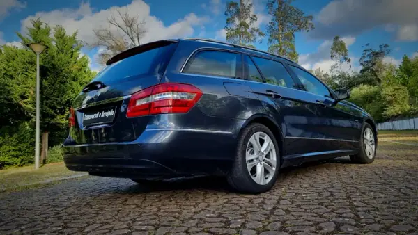 Mercedes-Benz E 220 2010 - 17450 EUR, 226000 km - AUTO.MOTO.pt - 226000km - foto 21 de 24