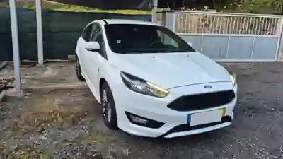 Ford Focus 2017 - 9995 EUR, 127234 km - AUTO.MOTO.pt - 127234km - foto 2 de 15
