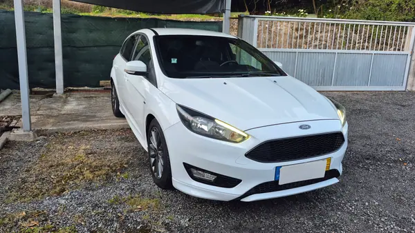 Ford Focus 2017 - 9995 EUR, 127234 km - AUTO.MOTO.pt - 127234km - foto 2 de 15
