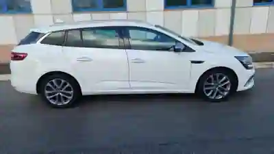 Renault Mégane 2018 - 12000 EUR, 124500 km - AUTO.MOTO.pt - 124500km - foto 3 de 17