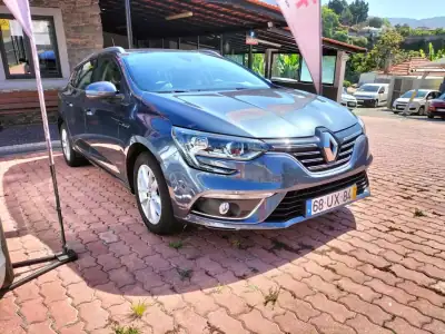 Renault Mégane Sport Tourer 2018 - 15950 EUR, 123820 km - AUTO.MOTO.pt - 123820km - foto 3 de 13