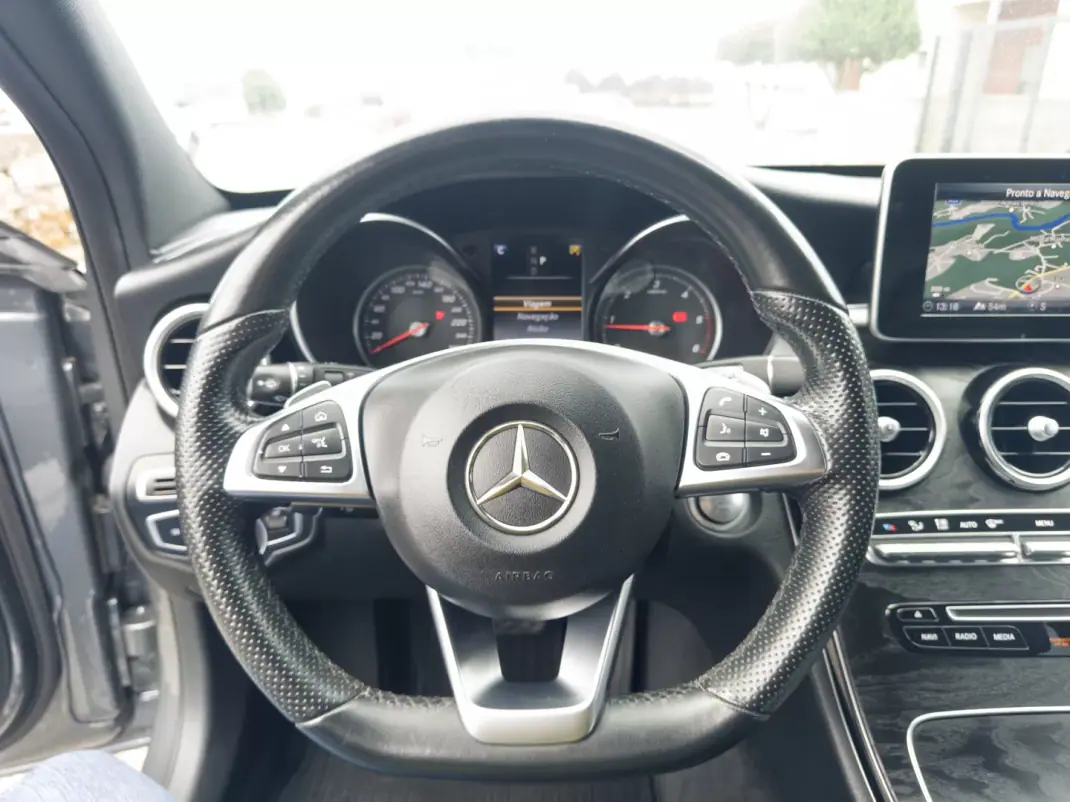 Mercedes-Benz C 200 2017 - 23990 EUR, 147000 km - AUTO.MOTO.pt - 147000km - foto 22 de 50