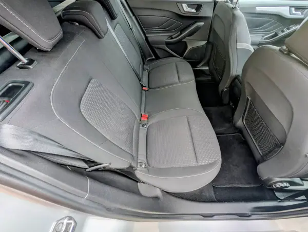 Ford Focus SW 2019 - 8900 EUR, 205714 km - AUTO.MOTO.pt - 205714km - foto 13 de 22