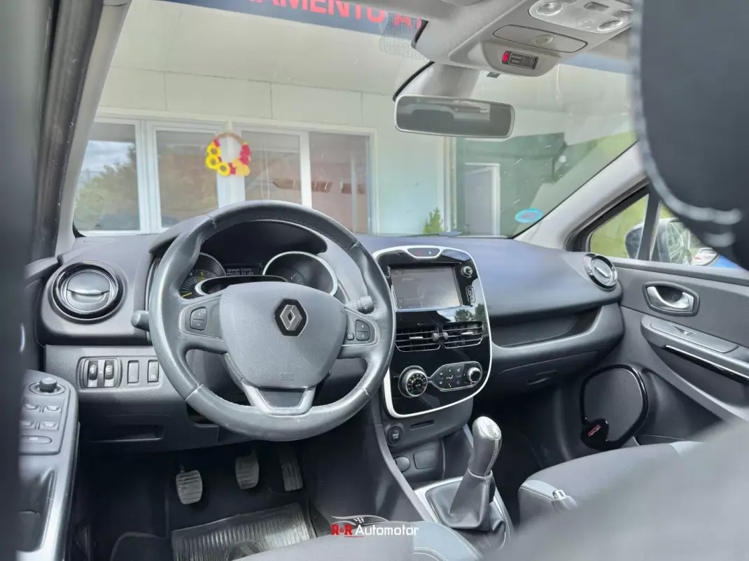 Renault Clio 2015 - 10990 EUR, 140000 km - AUTO.MOTO.pt - 140000km - foto 3 de 12