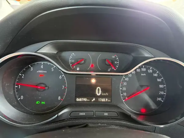 Opel Crossland 2019 - 11450 EUR, 68790 km - 68790km - foto 7 de 14