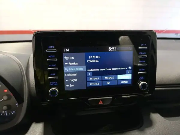 Toyota Yaris 2021 - 17900 EUR, 42195 km - AUTO.MOTO.pt - 42195km - foto 5 de 7