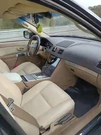 Volvo XC 90 2007 - 14000 EUR, 227500 km - AUTO.MOTO.pt - 227500km - foto 9 de 13