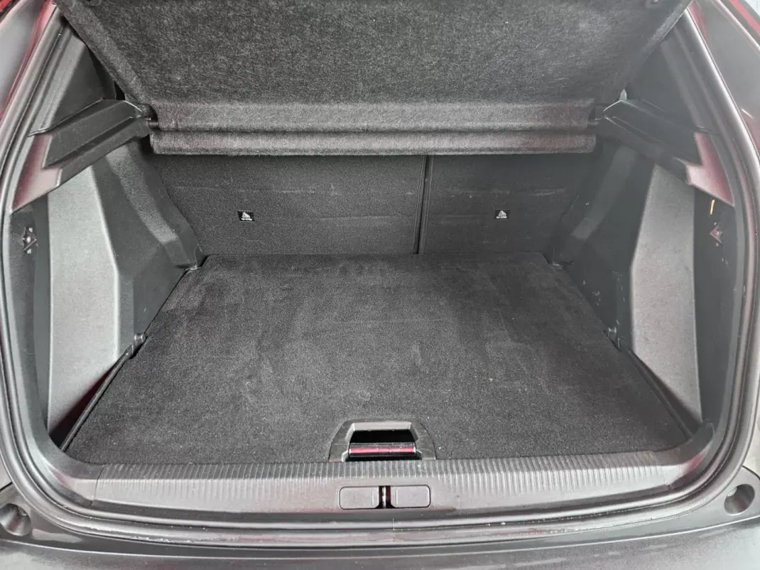 Peugeot 2008 2023 - 22999 EUR, 119000 km - AUTO.MOTO.pt - 119000km - foto 20 de 21