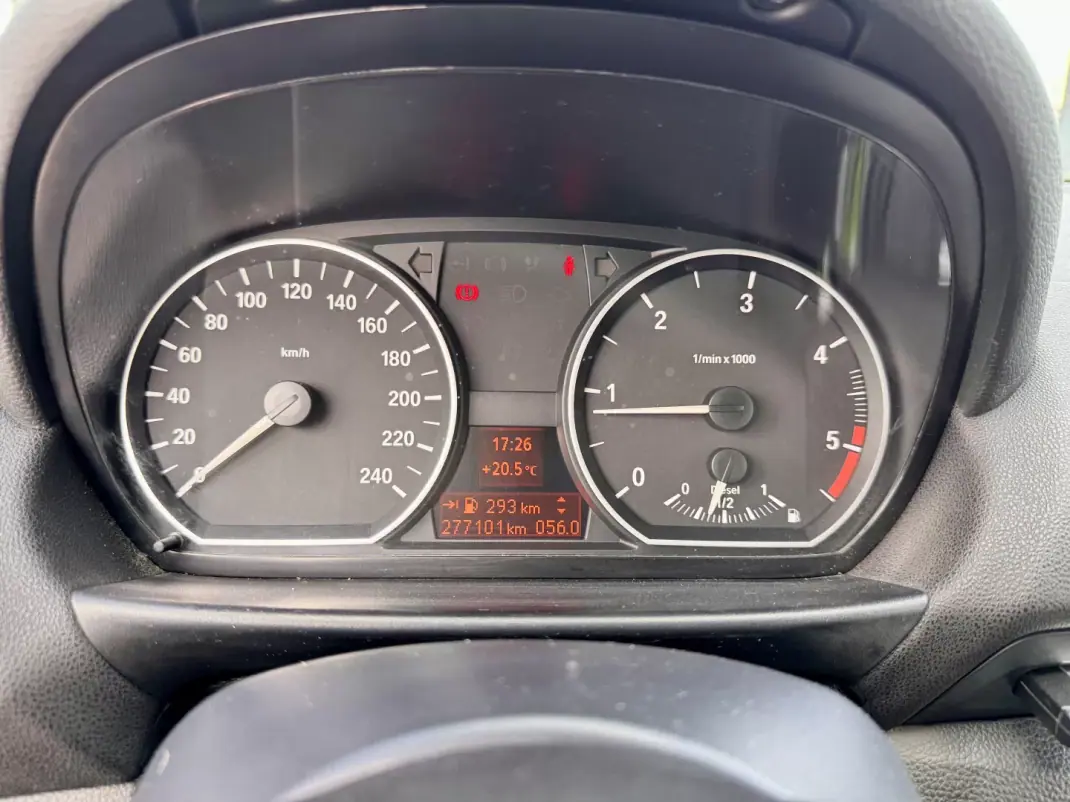 BMW 118 2009 - 9990 EUR, 277000 km - 277000km - foto 13 de 18