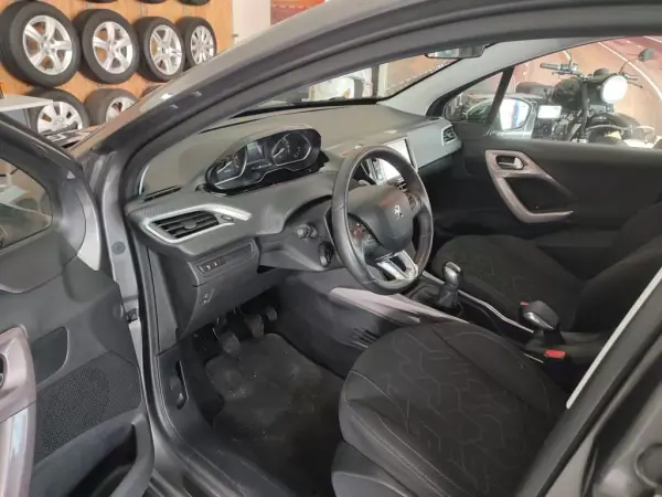Peugeot 2008 2016 - 14900 EUR, 128000 km - AUTO.MOTO.pt - 128000km - foto 5 de 17