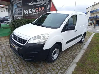 Peugeot Partner 1.6 HDI 100cv 3 Lug 2017 - 9990 EUR, 224423 km - AUTO.MOTO.pt - 224423km - foto 2 de 9