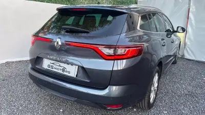Renault Mégane Sport Tourer 2019 - 13400 EUR, 94500 km - AUTO.MOTO.pt - 94500km - foto 5 de 12