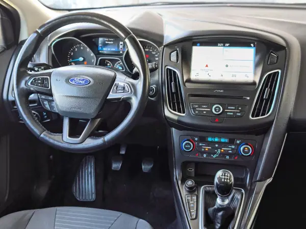 Ford Focus 2018 - 11500 EUR, 95000 km - AUTO.MOTO.pt - 95000km - foto 13 de 23