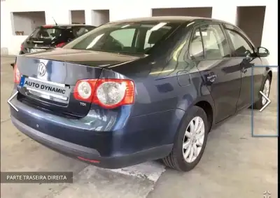 Volkswagen Jetta 2010 - 3900 EUR, 300000 km - AUTO.MOTO.pt - 300000km - foto 12 de 13