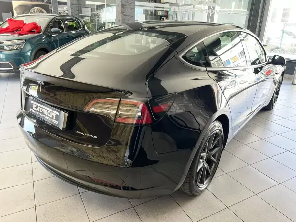 Tesla Model 3 2021 - 29900 EUR, 86555 km - AUTO.MOTO.pt - 86555km - foto 4 de 17