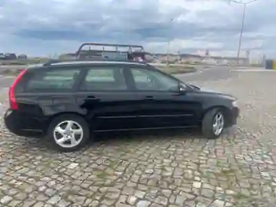 Volvo V50 2010 - 4000 EUR, 450 km - AUTO.MOTO.pt - 450km - foto 4 de 9