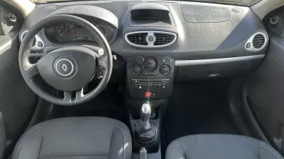 Renault Clio 2009 - 4500 EUR, 254000 km - AUTO.MOTO.pt - 254000km - foto 14 de 17