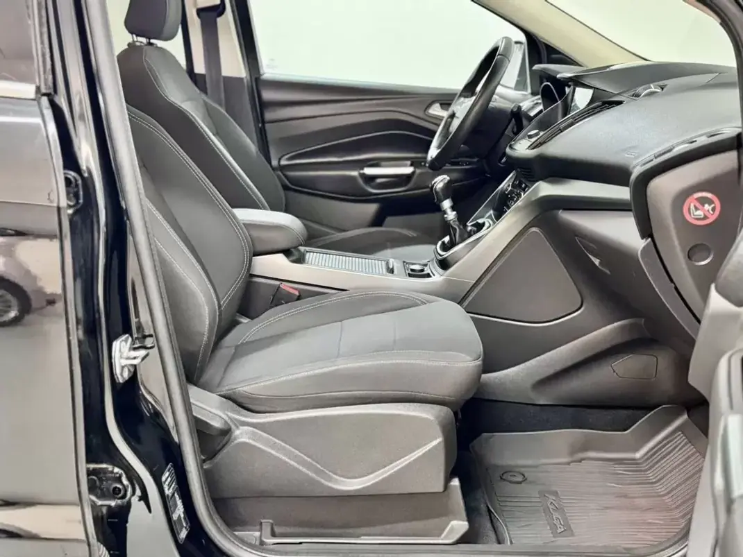 Ford Kuga 2017 - 11750 EUR, 111000 km - 111000km - foto 47 de 55