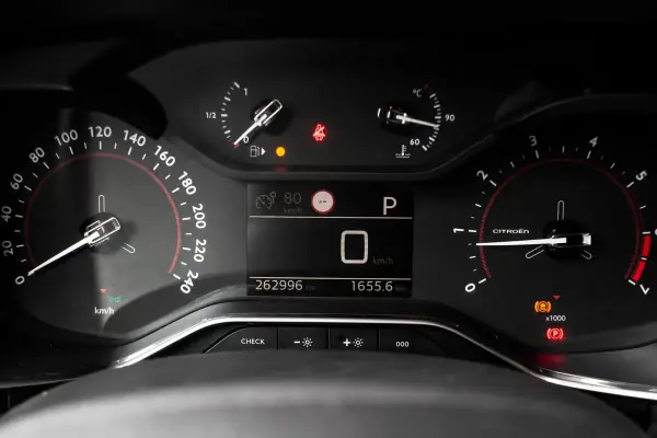 Citroën C5 Aircross 2019 - 10900 EUR, 262996 km - AUTO.MOTO.pt - 262996km - foto 17 de 41