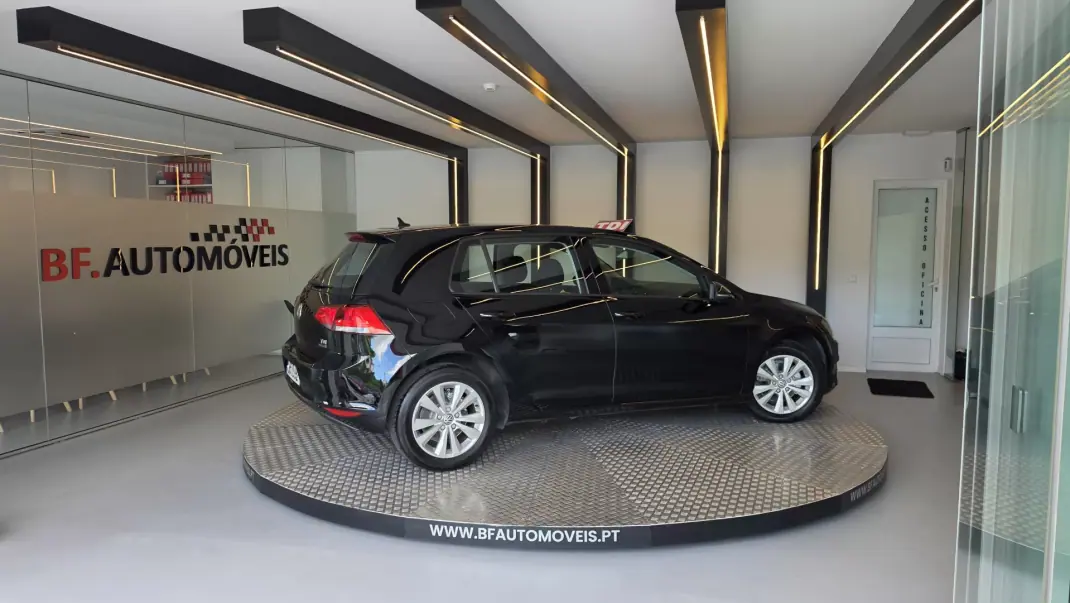 Volkswagen Golf 2013 - 7900 EUR, 207049 km - AUTO.MOTO.pt - 207049km - foto 7 de 54