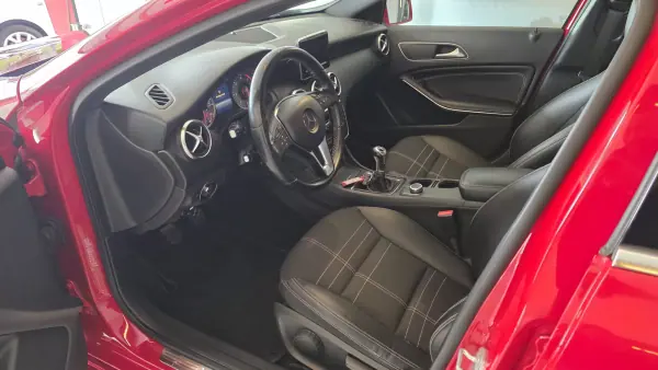 Mercedes-Benz A 160 2015 - 12900 EUR, 208637 km - AUTO.MOTO.pt - 208637km - foto 6 de 53
