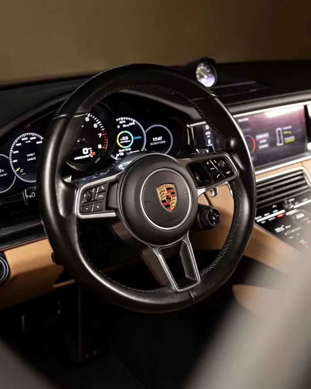 Porsche Panamera 2018 - 67950 EUR, 92000 km - 92000km - foto 25 de 34