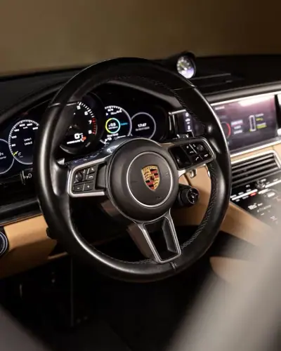 Porsche Panamera 2018 - 69950 EUR, 92000 km - AUTO.MOTO.pt - 92000km - foto 25 de 34