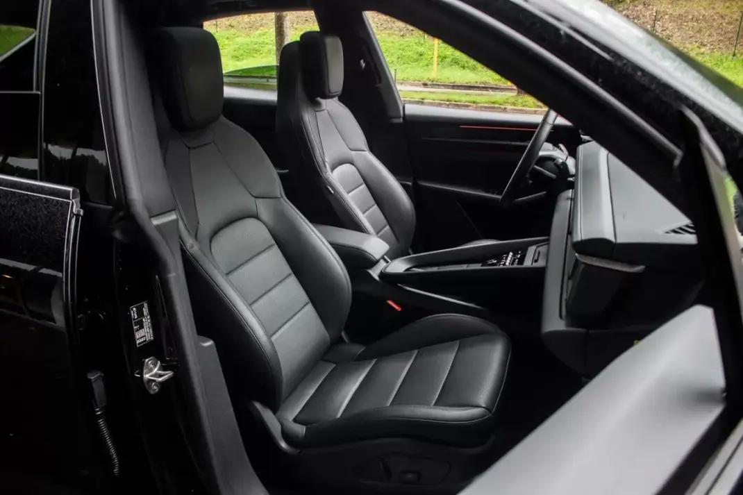 Porsche Macan 2025 - 83990 EUR, 15400 km - AUTO.MOTO.pt - 15400km - foto 32 de 49