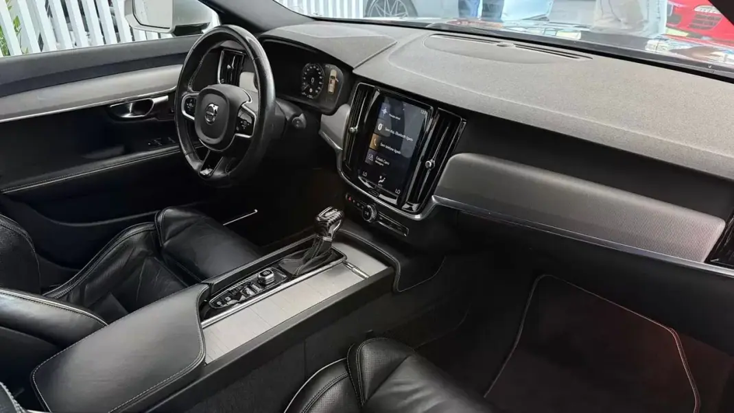Volvo V90 2018 - 23990 EUR, 166090 km - AUTO.MOTO.pt - 166090km - foto 20 de 31