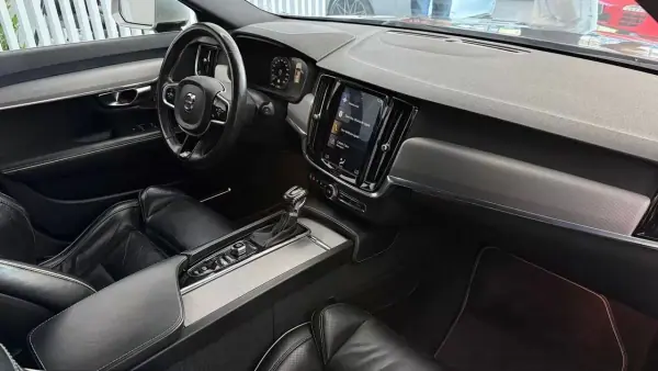 Volvo V90 2018 - 23990 EUR, 166090 km - AUTO.MOTO.pt - 166090km - foto 20 de 31