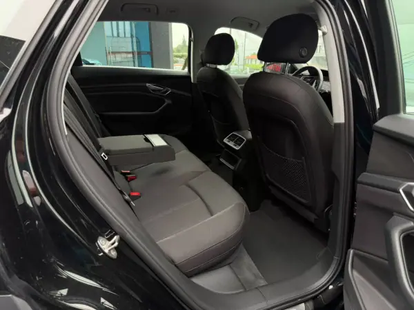 Audi e-tron 2020 - 30500 EUR, 90120 km - AUTO.MOTO.pt - 90120km - foto 11 de 15