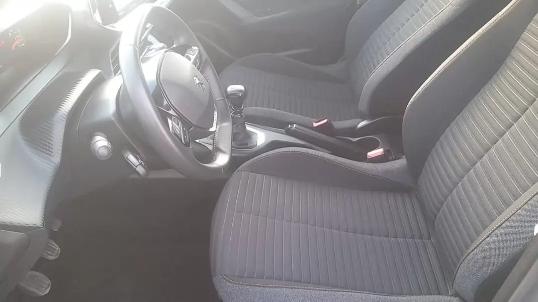 Peugeot 2008 2023 - 18250 EUR, 30000 km - AUTO.MOTO.pt - 30000km - foto 13 de 44