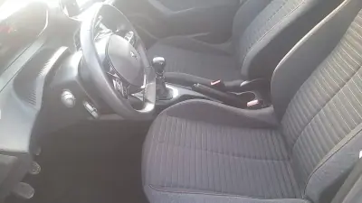 Peugeot 2008 2023 - 18250 EUR, 30000 km - AUTO.MOTO.pt - 30000km - foto 13 de 44