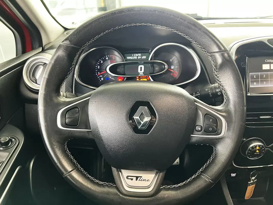 Renault Clio Sport Tourer 2016 - 9600 EUR, 169693 km - AUTO.MOTO.pt - 169693km - foto 7 de 23