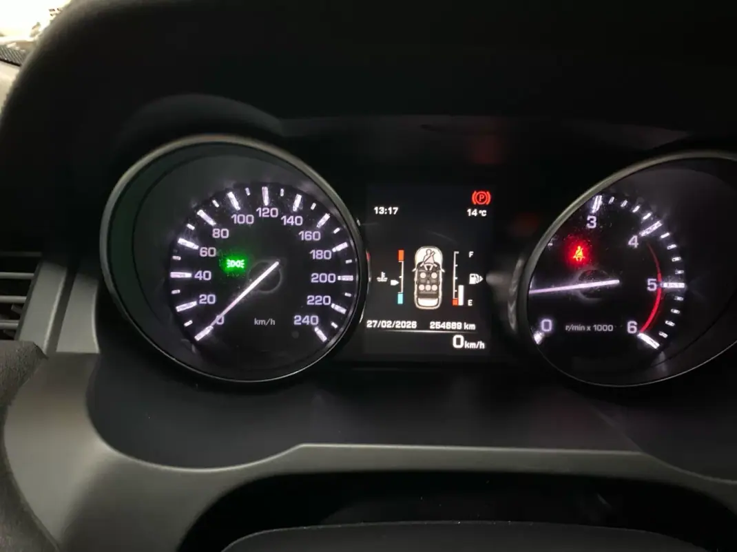 Land Rover Range Rover Evoque 2015 - 17950 EUR, 254700 km - AUTO.MOTO.pt - 254700km - foto 10 de 20