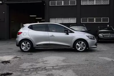 Renault Clio 2017 - 11999 EUR, 138000 km - AUTO.MOTO.pt - 138000km - foto 5 de 22