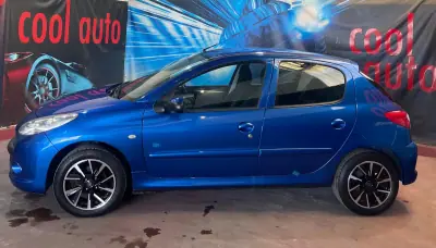 Peugeot 206 2011 - 4999 EUR, 127000 km - AUTO.MOTO.pt - 127000km - foto 3 de 34