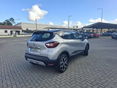 Renault Captur 2018 - 13500 EUR, 113500 km - AUTO.MOTO.pt - 113500km - foto 6 de 29