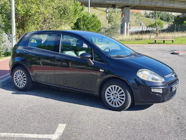Fiat Punto Evo 2011 - 5780 EUR, 148000 km - AUTO.MOTO.pt - 148000km - foto 5 de 38